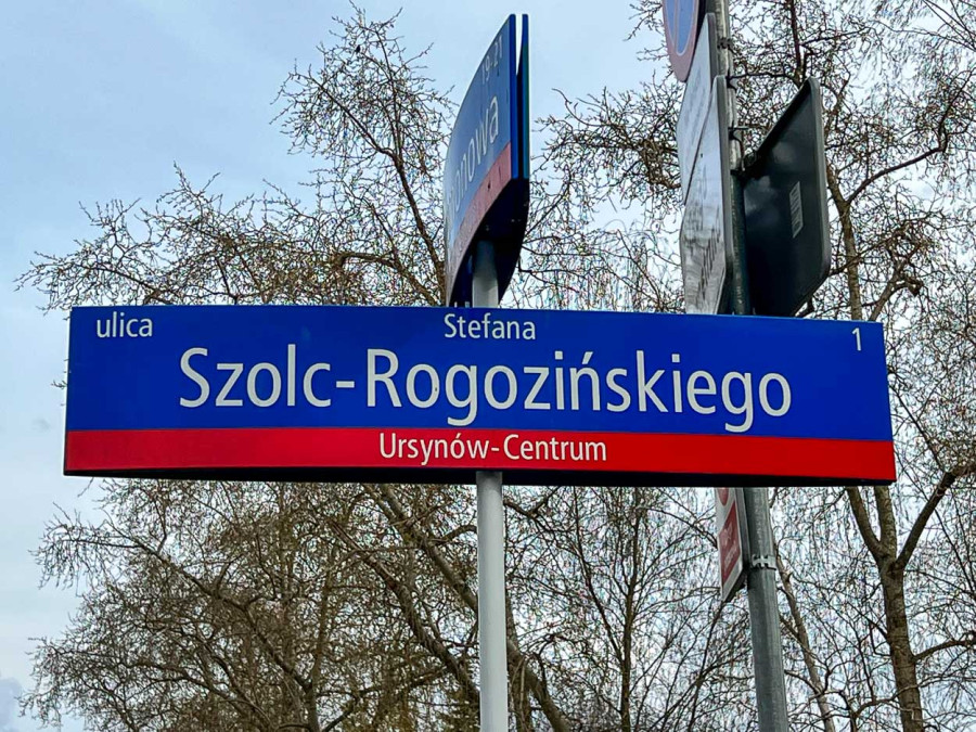 Tabliczka z nazwą ulicy Szolca-Rogozińskiego - jest na niej błąd językowy (SK)