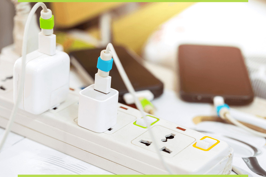 Listwa z ładowarkami do telefonów